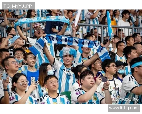 足球明星参与慈善活动引发热议，球迷热情支持公益事业的盛况回顾