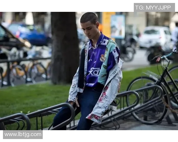 足球明星的时尚日常穿搭解析与风格分享让你也能成为街头焦点